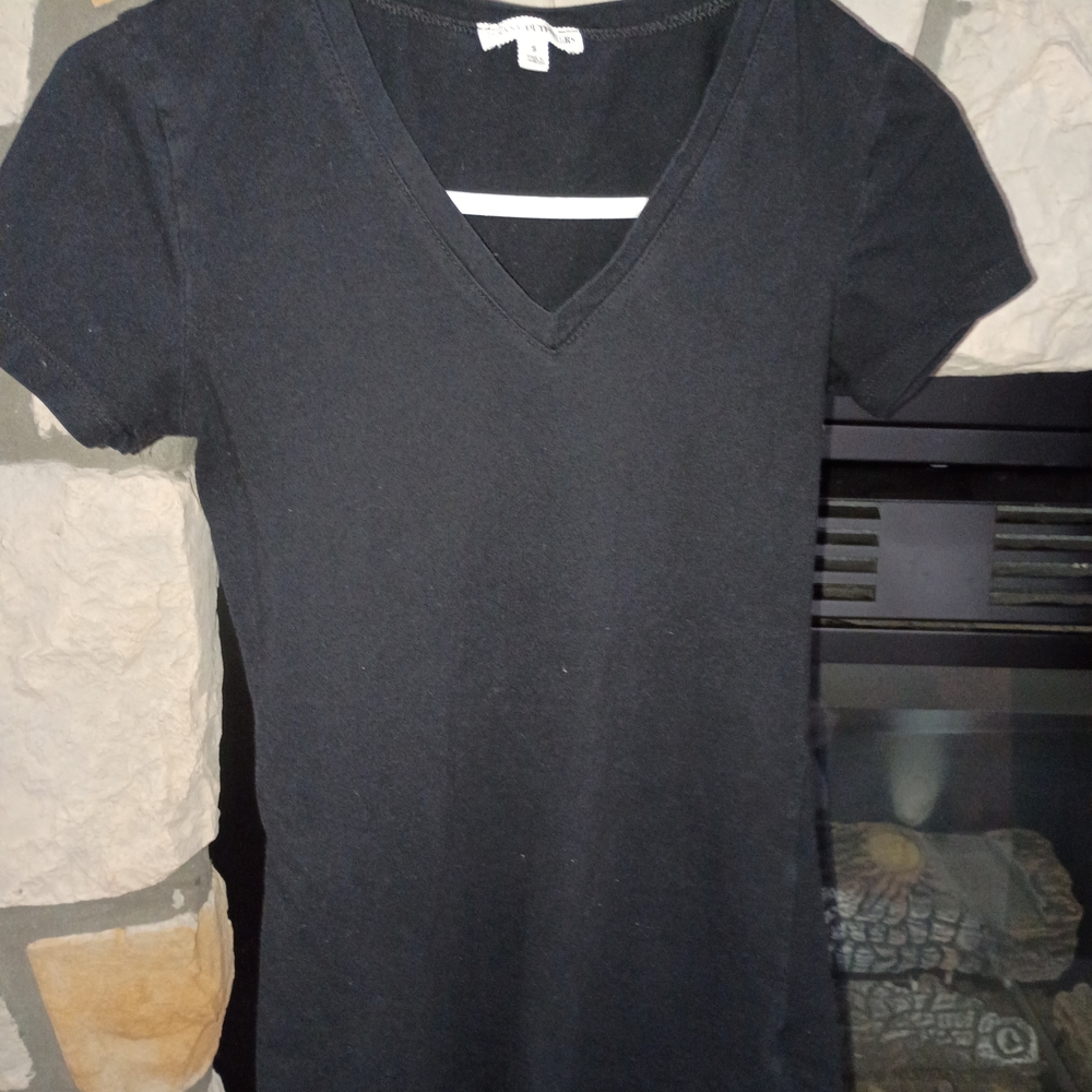 Zenana Outfitters Classic Black V-Neck Tee